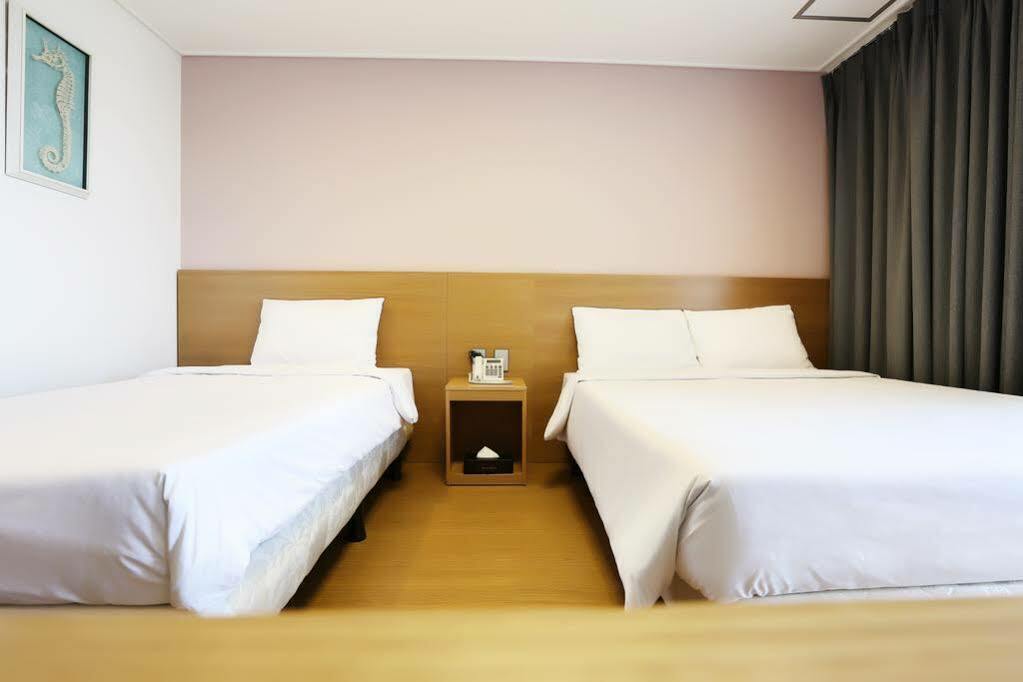 Sims Hotel Чеджудо Экстерьер фото